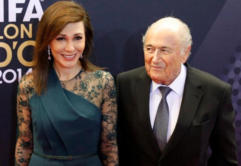 Sepp Blatter i Linda Gabrielian 2014. na dodjeli Zlatne lopte - Nekad najmoćnijeg čovjeka svjetskog nogometa ostavila mlađana prijateljica