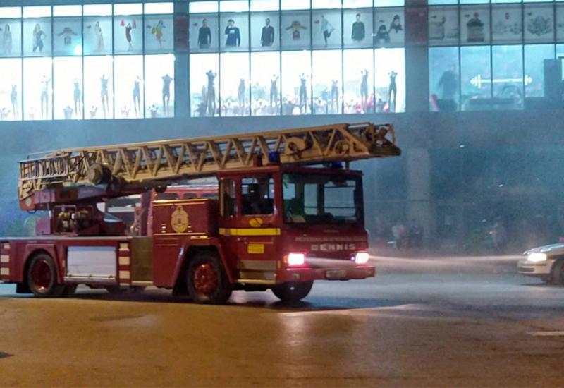 Kakanj: U požaru u tržnom centru poginuo muškarac