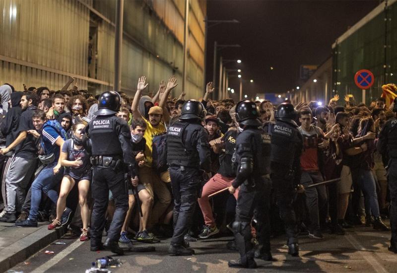 Policajci loše prošli tijekom prosvjeda u Kataloniji