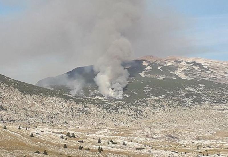 Požar na planini Čvrsnici - Gore istovremeno tri požara na naše tri planine