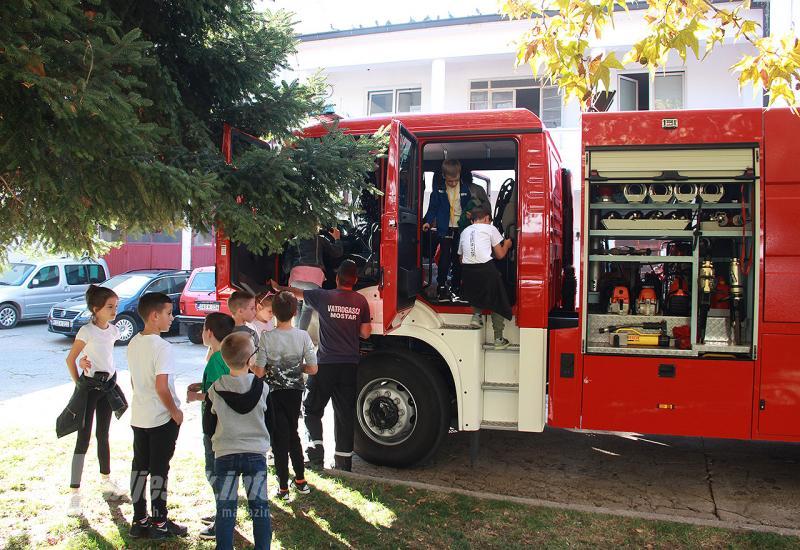 Dan otvorenih vrata PVP Mostar - Mostarski vatrogasci otvorili svoja vrata najmlađima