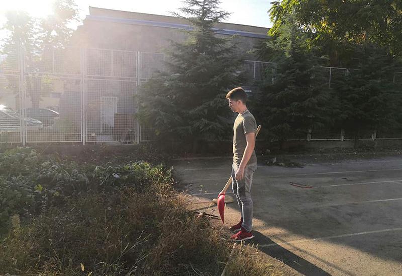 Mostarski gimnazijalci uljepšali prostor svoje škole - Mostarski gimnazijalci uljepšali prostor svoje škole