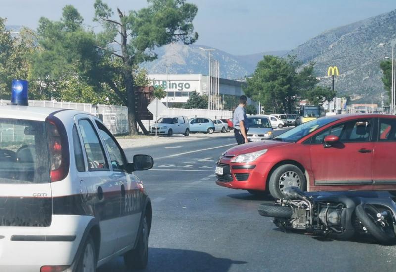 Mostar: Sudar automobila i motocikla