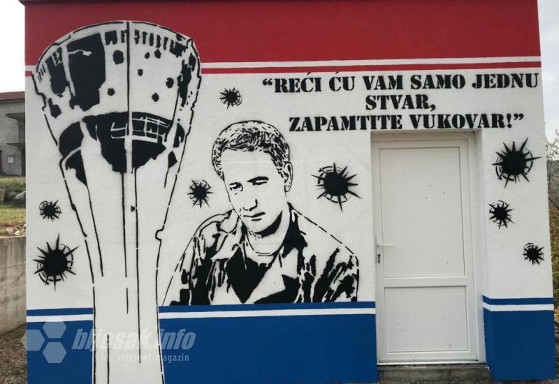 Mural u Turčinovićima - Turčinovići muralima odali počast Slobodanu Praljku i Blagi Zadri