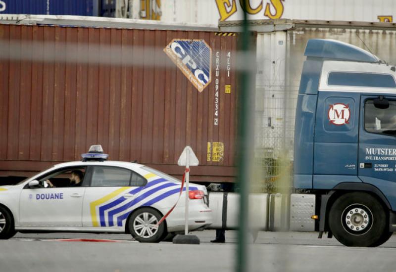 U Belgiji pronađeno 12 muškaraca u kamionu - U Belgiji pronađeno 12 muškaraca u kamionu