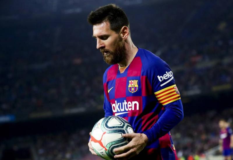 Kad Messi namjesti loptu za slobodnjak... - G.O.A.T: Leo Messi, čovjek koji je napravio više tunela od Lasića i Terzića