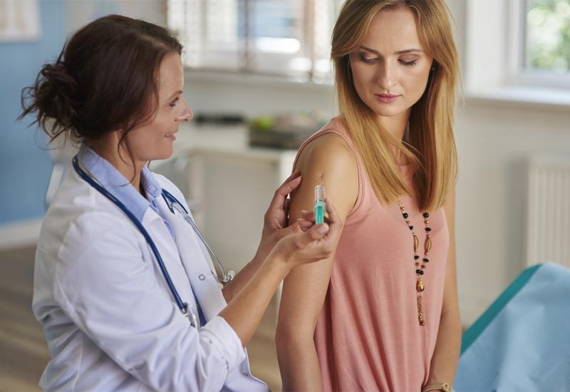 Studije: Kod necijepljenih vjerojatnost od smrti 11 puta veća u odnosu na cijepljene