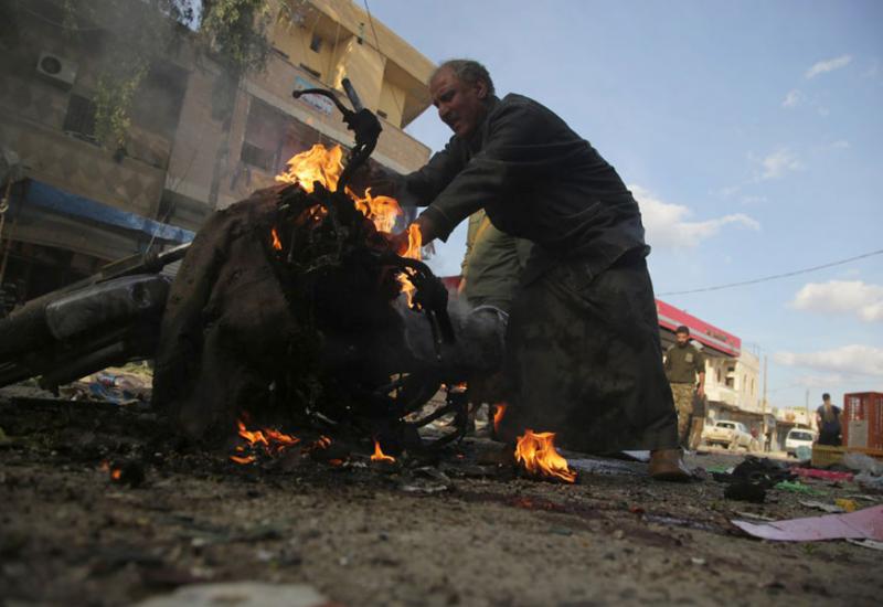 Bombaški napad na tržnici u Tel Abyadu - U bombaškom napadu na tržnici u Tel Abyadu poginulo najmanje 13 civila