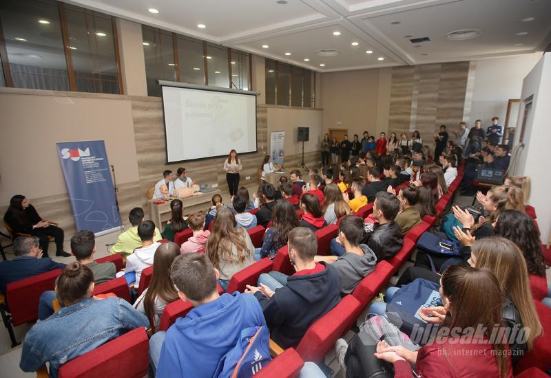 Škola prve pomoći - Mladi u Mostaru učili kako pružiti prvu pomoć