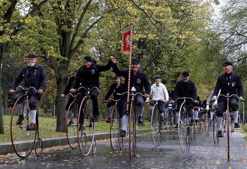 Tradicionalna utrka starih bicikala - Trka bicikala s visokim točkom