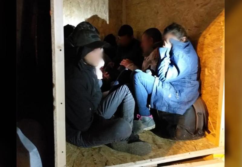 Pronađeni migranti u sanduku - Hrvatska policija spasila život 9 migranata koji su bili skriveni u sanduku