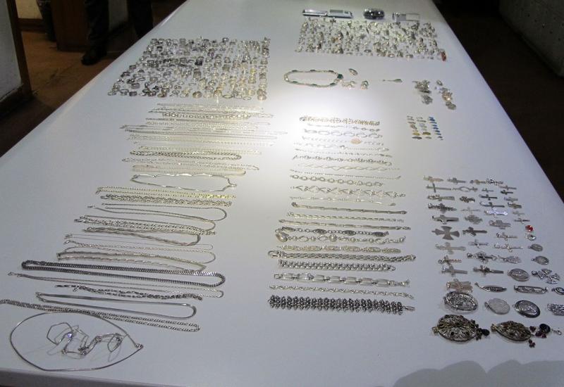 Kinez pokušao prokrijumčariti 2,8 kg srebrnog nakita