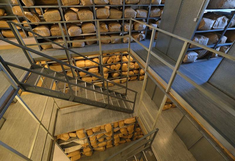 Vreće pune isparanih dokumenata Stasija čuvaju se u Magdeburgu - Stasijevi dokumenti rekonstruiraju se od milijuna komadića papira