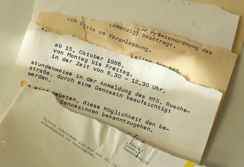 Isparani dokumenti - Stasijevi dokumenti rekonstruiraju se od milijuna komadića papira
