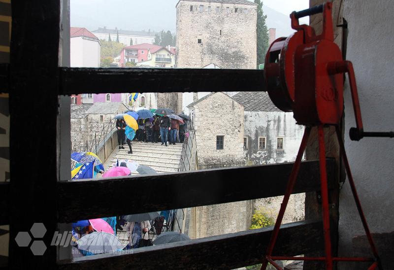 Skokom u Neretvu obilježena 26. obljetnica rušenja Starog mosta - Skokovima u Neretvu obilježena 26. obljetnica rušenja Starog mosta