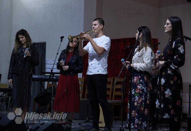 Nastupili su mladi crkveni bendovi i sastavi iz Mostara i okolnih katoličkih župa - Pjevajte mu i slavite ga, kazujte sva čudesa njegova