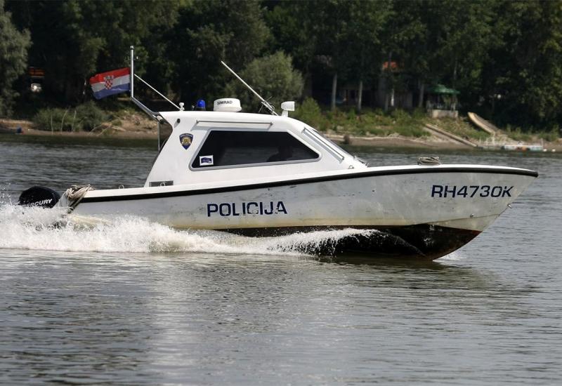 Prevrnuo se čamac s migrantima u Srbiji, traga se za nestalima