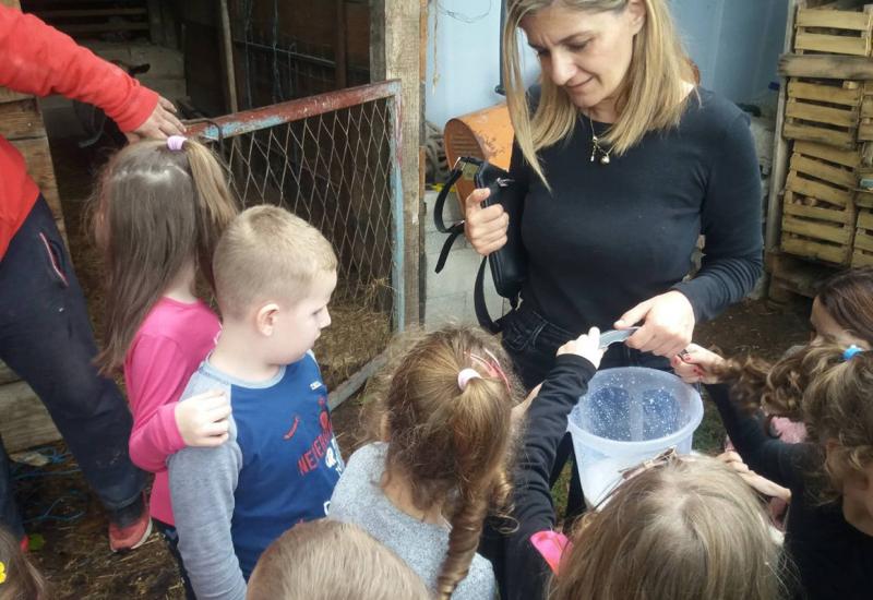 Djeca iz vrtića ''Mrvice'' posjetili domaće farme