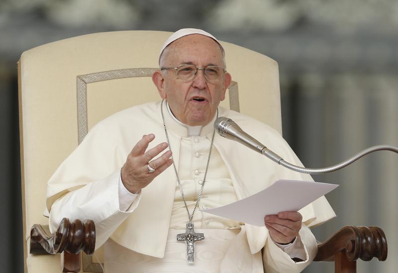 Papa upozorio na 'virus' konzumerizma u prosincu