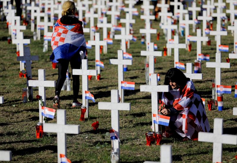 Tisuće ljudi u Koloni sjećanja na žrtve Vukovara - Tisuće ljudi u Koloni sjećanja na žrtve Vukovara