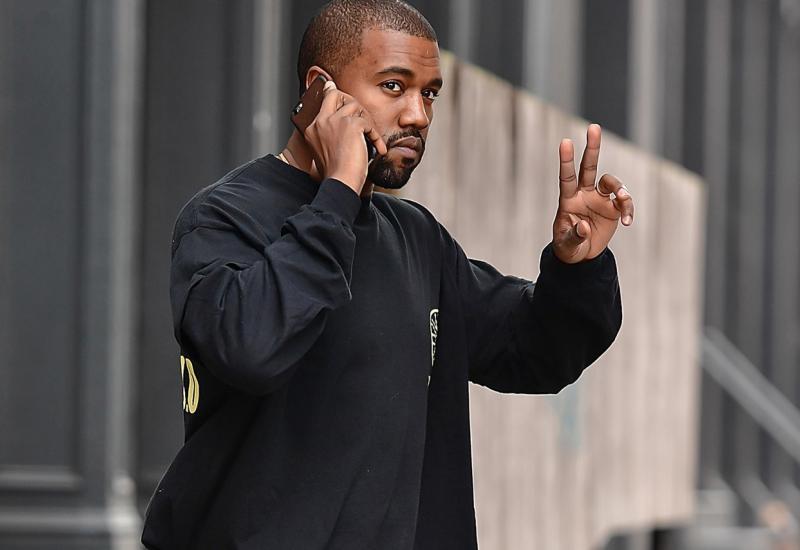 Američki reper Kanye West - Patike američkog pjevača Kanyea Westa prodate na aukciji za 1,8 miliona dolara