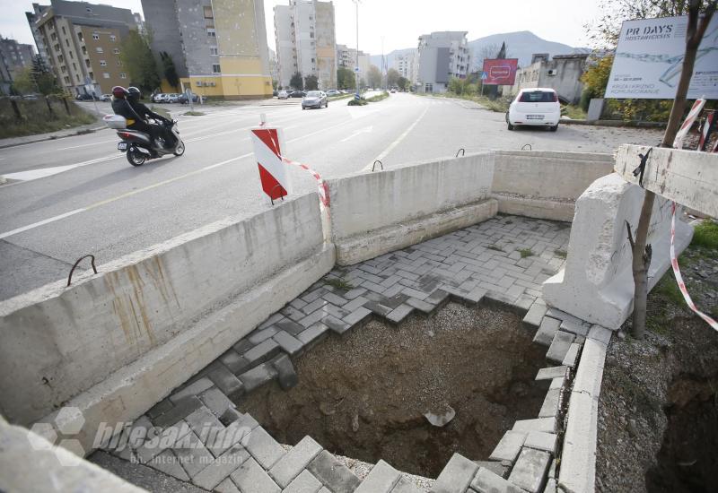 Radovi na novoj cesti izazvali urušavanje na novom mostu u Mostaru - Radovi na novoj cesti izazvali urušavanje na novom mostu u Mostaru
