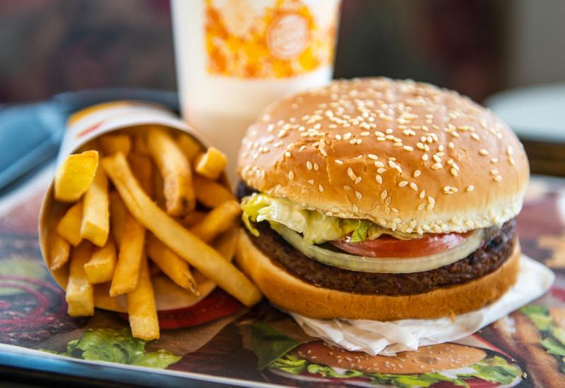Vegan tuži Burger King zbog tragova mesa u biljnom burgeru