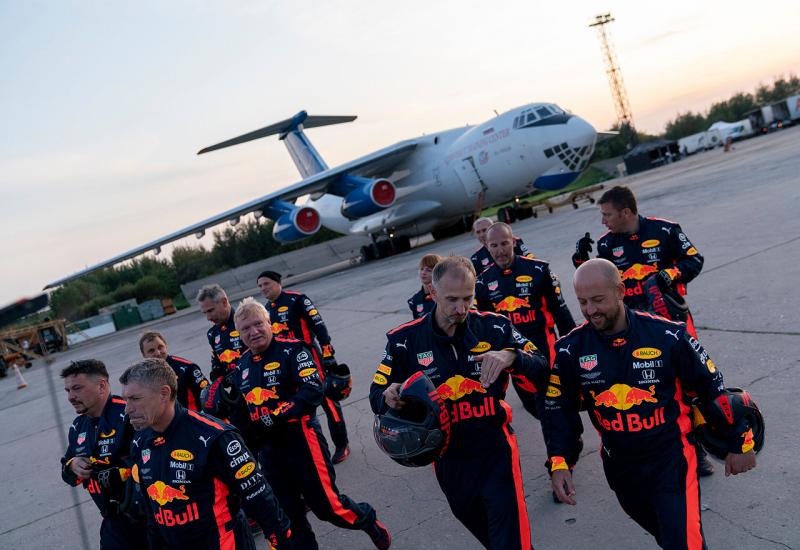 Mehaničari Red Bulla odradili pit-stop u bezgravitacijskom prostoru - Mehaničari Red Bulla odradio pit-stop u bezgravitacijskom prostoru