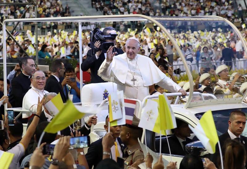 Papa pozvao Tajlanđane da u kršćanima ne vide ''strance''
