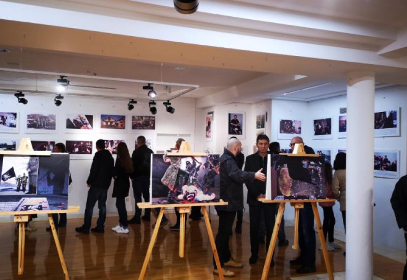 U Livnu otvorena izložba ratnih fotografija iz Vukovara - U Livnu otvorena izložba ratnih fotografija iz Vukovara