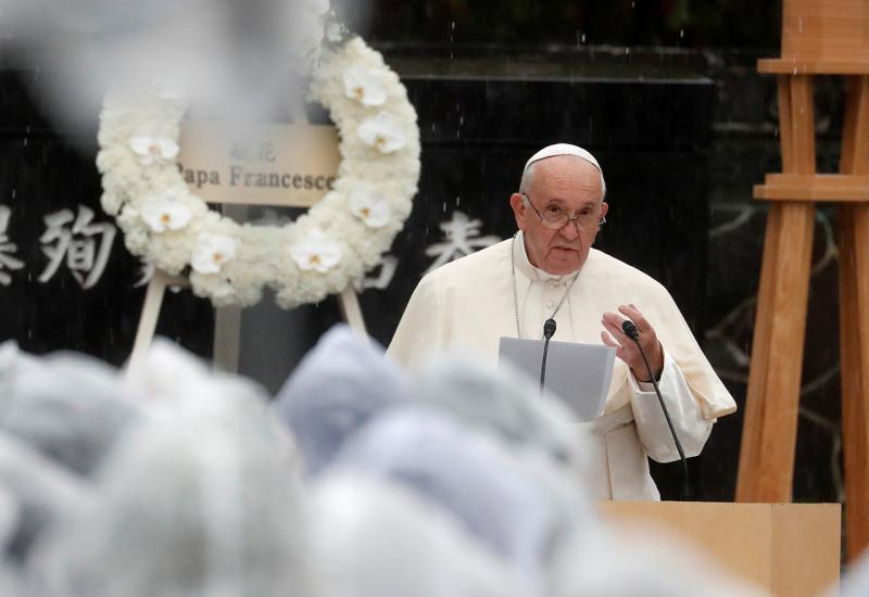 Papa: ''Ostavite mobitele za vrijeme obroka i razgovarajte''
