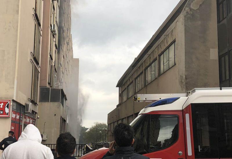 Požar u Splitu, nekoliko vatrogasaca ozlijeđeno - Požar u Splitu, nekoliko vatrogasaca ozlijeđeno