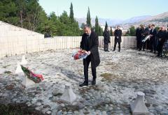 Dan državnosti na Partizanskom groblju: Đulić prozvao pojedince iz vlasti da stoje iza napada na nacionalni spomenik BiH