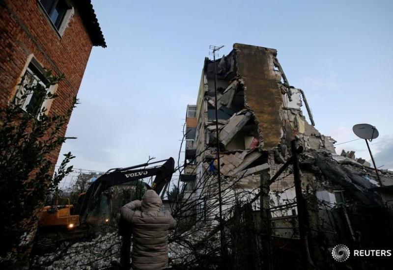 Srušena zgrada u Albaniji - Albanija: Jedna osoba poginula, najmanje 150 ozlijeđeno