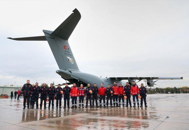  Turska poslala teretni avion sa spasilačkim timovima i vozilima u Albaniju
