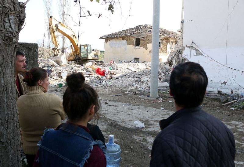Broj poginulih u potresu porastao na 26