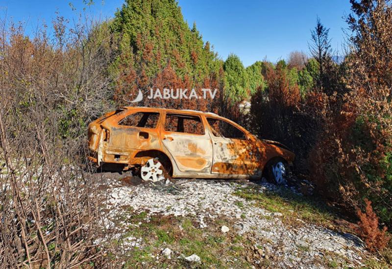 Vjeruje se da je ranije otuđeno u Sarajevu - Na Planinici zapaljen ukradeni automobil