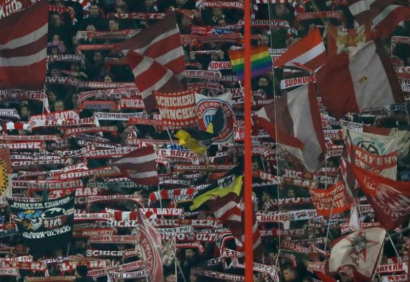 Navijači Bayerna na stadionu 