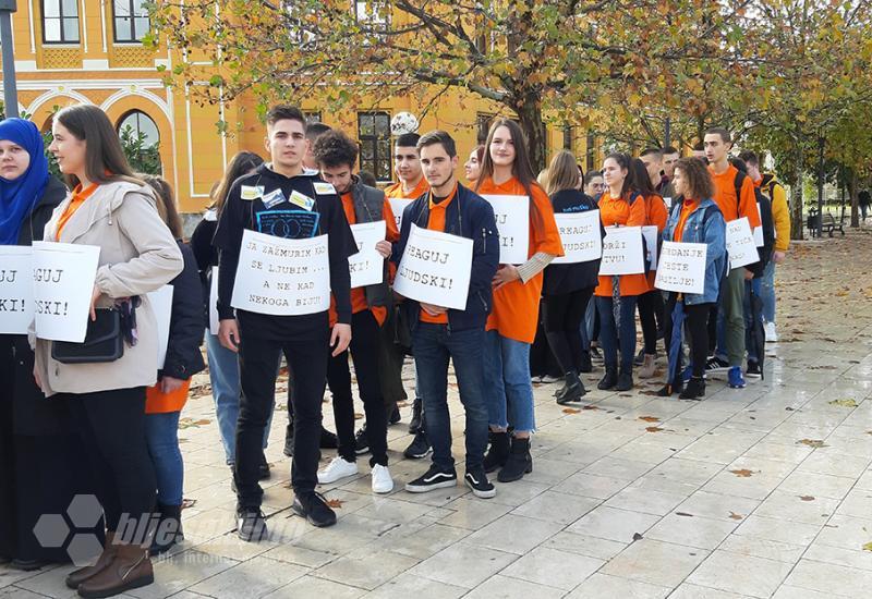 Ulična šetnja  - U Mostaru ulična šetnja za borbu protiv nasilja nad ženama