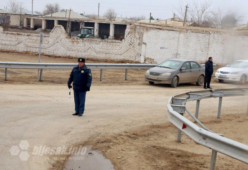 Prometni policajac u Turkmenistanu - Nova blokada puta za vozačice u malo poznatoj zemlji