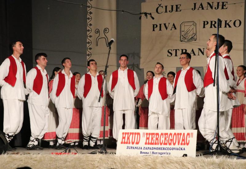 Široki Brijeg: Odličan koncert HKUD-a Hercegovac