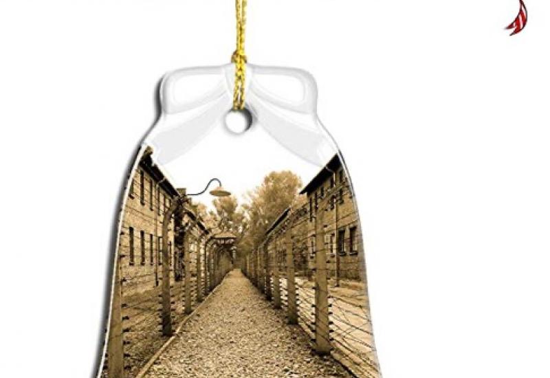  - Božićni ukrasi sa slikama Auschwitza