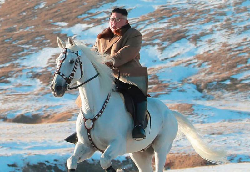 Kim Jong Un na bijelom konju