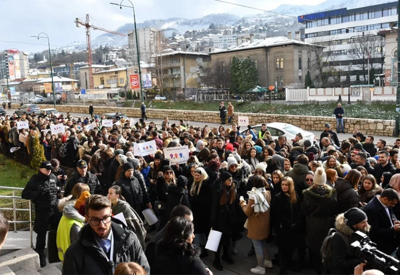 Stotine studenata u Sarajevu izašlo na ulicu 