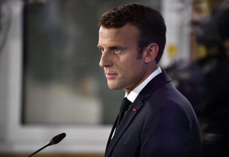 Macron: Francuska je pod napadom