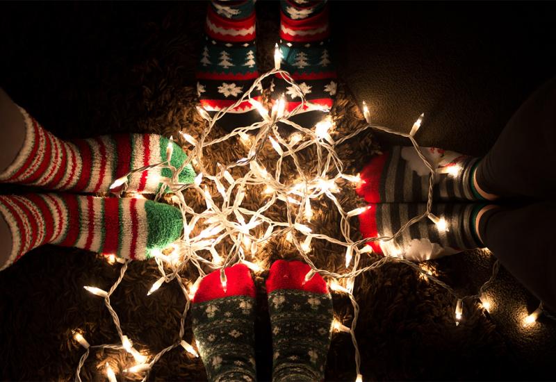 Božićno drvce izgledat će fantastično ako lampice postavite na pravi način