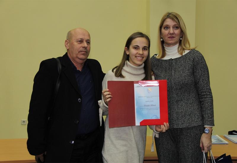 Diplome za najboljih 58 osnovnoškolaca i srednjoškolca  - Mostar: Najbolji učenici u Federaciji primili svoje nagrade