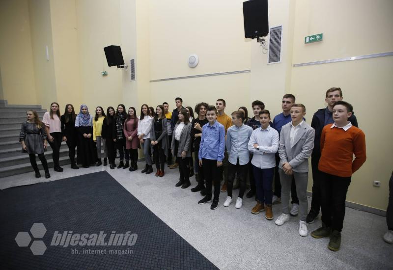Diplome za najboljih 58 osnovnoškolaca i srednjoškolca - Mostar: Najbolji učenici u Federaciji primili svoje nagrade