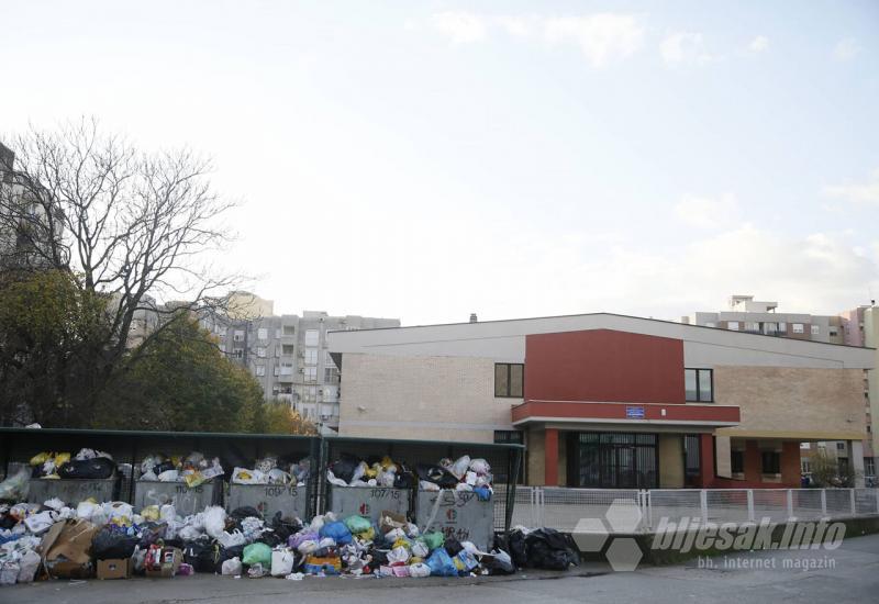 FOTO | Mostar (opet) zatrpan smećem