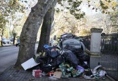 FOTO | Mostar (opet) zatrpan smećem